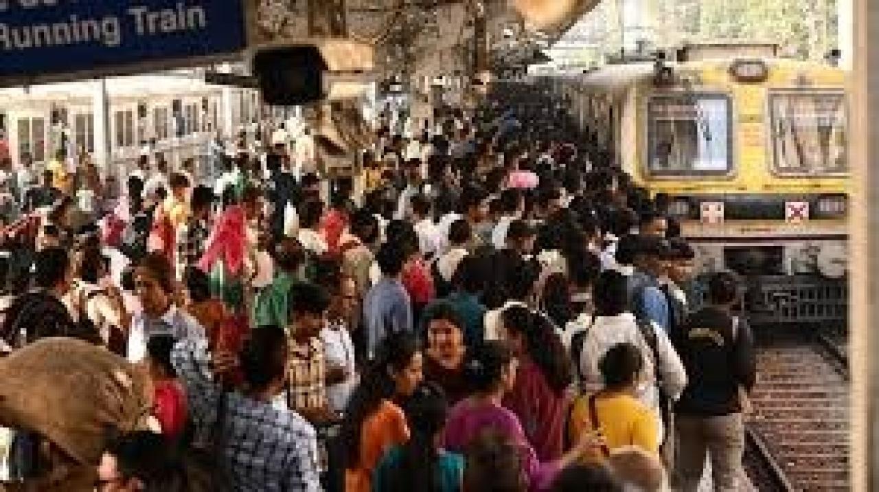 મુંબઈ લોકલ ટ્રેન (ફાઈલ તસવીર)